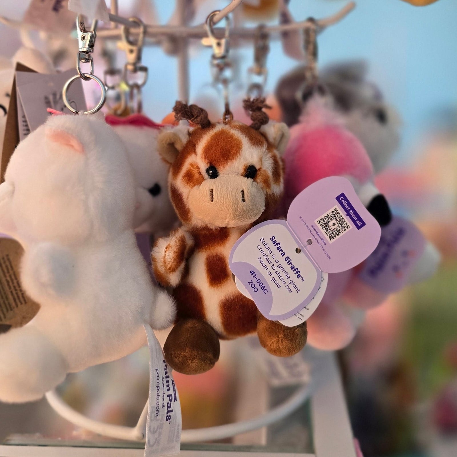 Safara Giraffe Clip-On Palm Pals Plush