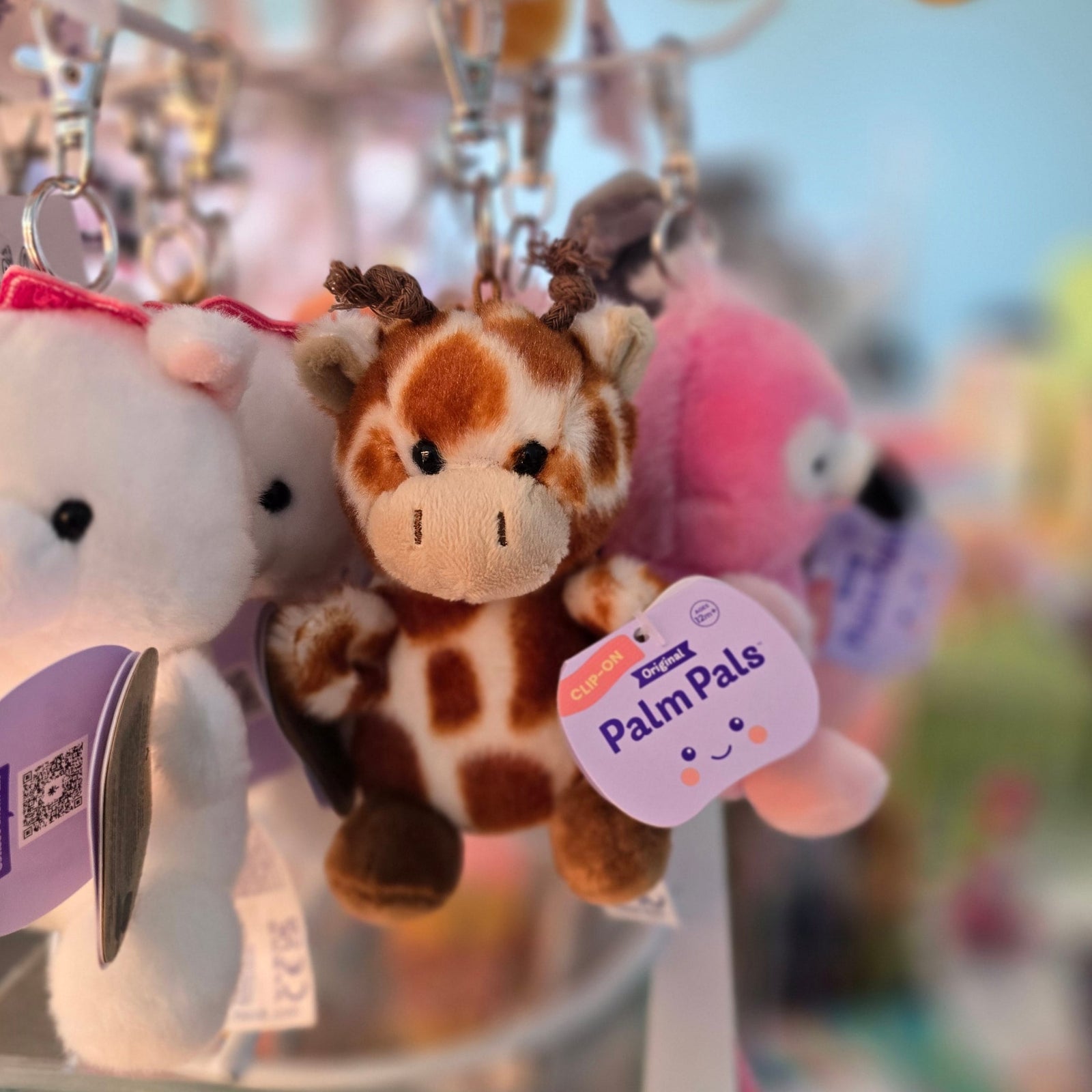 Safara Giraffe Clip-On Palm Pals Plush