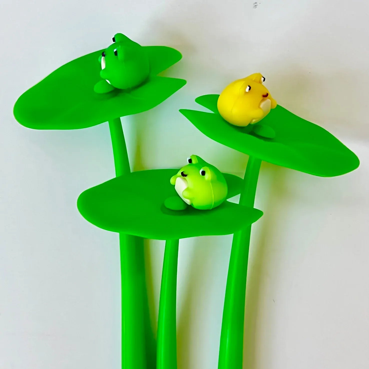 Frog on Lily Wiggle Gel Pen