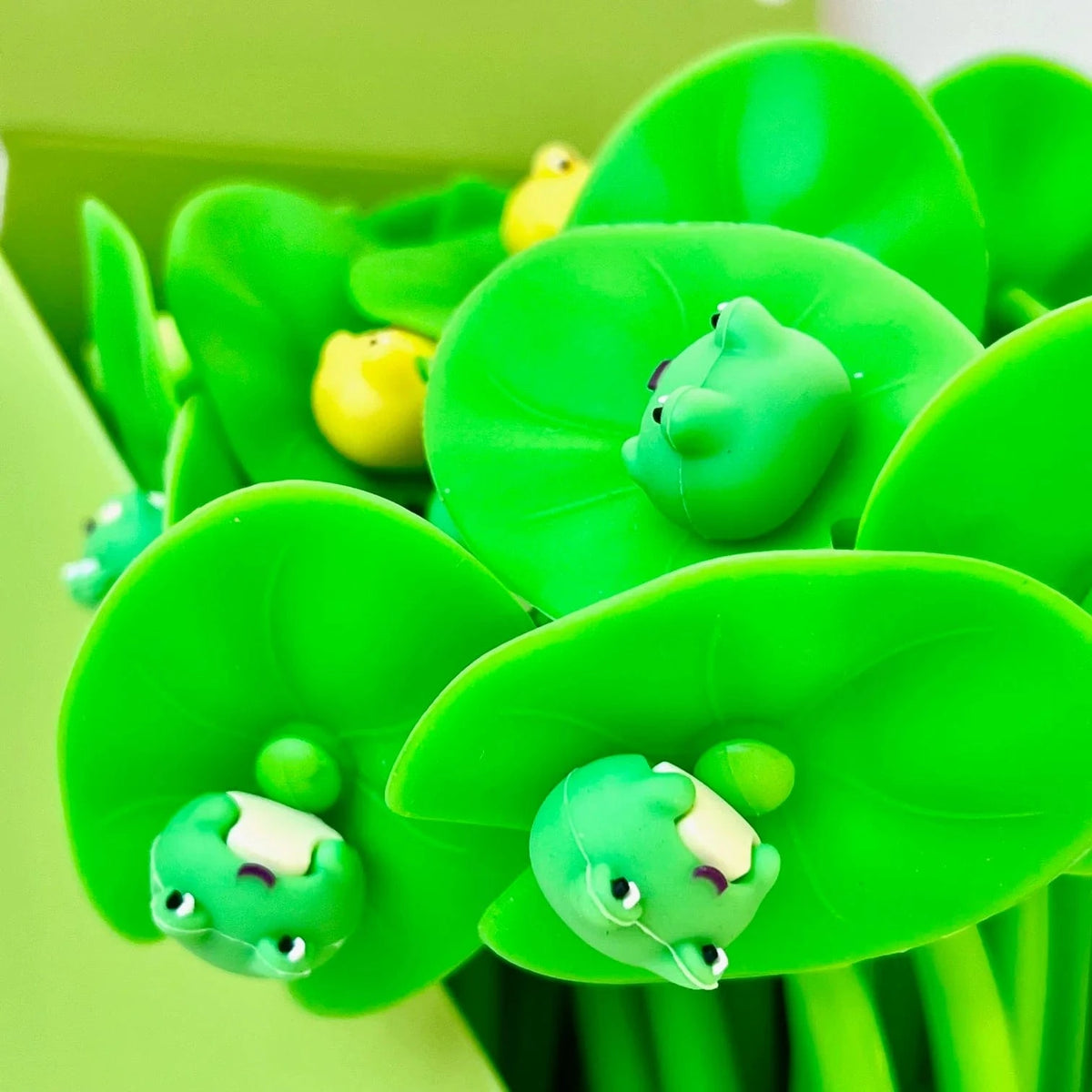 Frog on Lily Wiggle Gel Pen