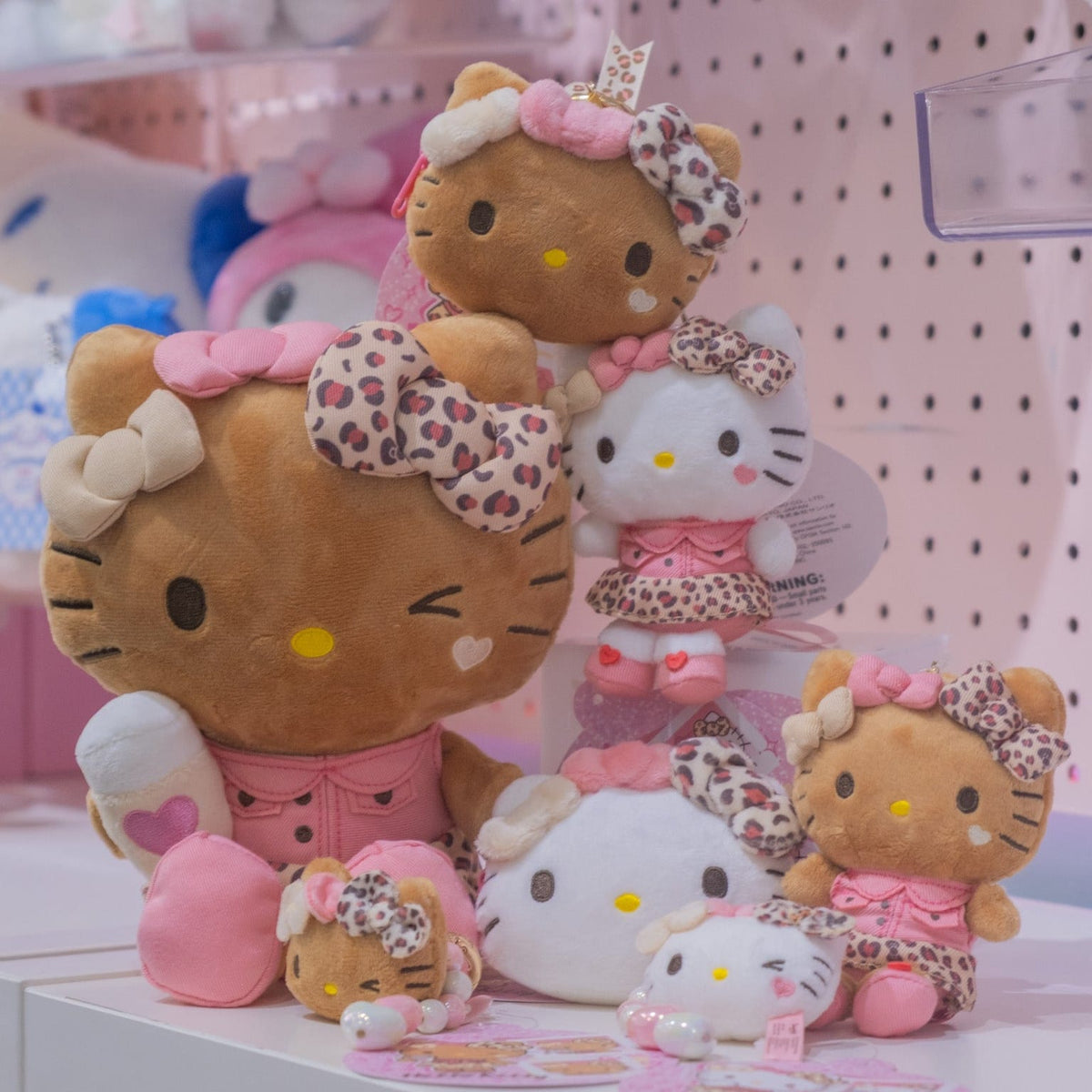 Hello Kitty Suntan Leopard Charm (Trendy Birthday Series)
