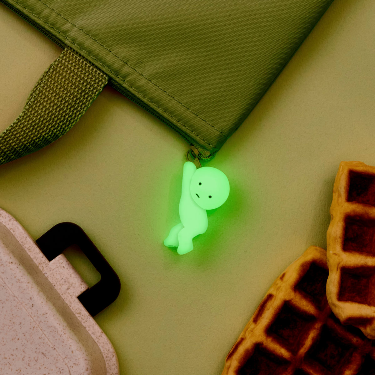 Smiski Zipperbite- Hanging On